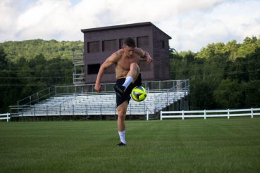 How to Increase Soccer Performance Using an Energy Drink Before a Match
